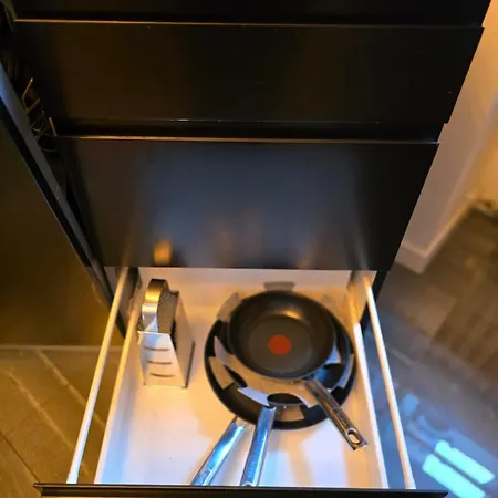 Charming Ground Floor - Center 아파트