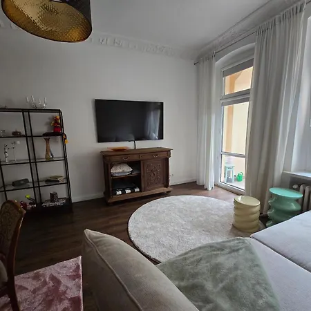 Charming Ground Floor - Center 아파트 *